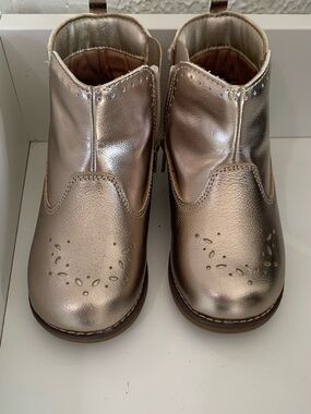 Stride Rite Girls' Rose Gold Metallic Ankle Boots